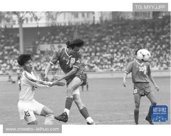 自1994年起,中国足球职业化进程开启,推动联赛发展与水平提升 自1994年起,中国足球职业化进程开启,推动联赛发展与水平提升